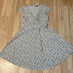 SHEIN Floral Wrap Dress in Beige -V-Neck Line & Rounded Hem -1/4 Sleeve -  Small